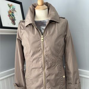 Michael Kors Beige Tan Jacket Sz Small Sz 4 Removable Hood Front zip Gold tone